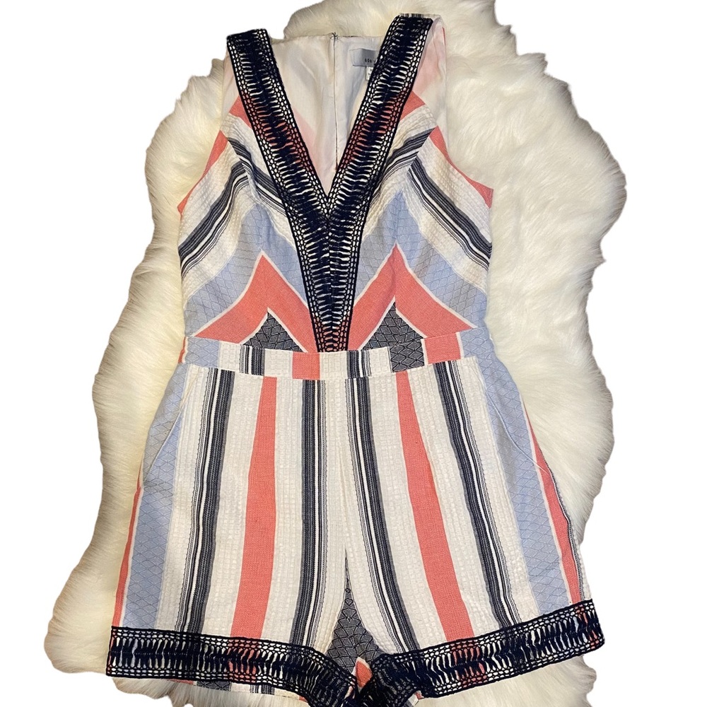 Adelyn Rae White Blue Red Romper Size Medium